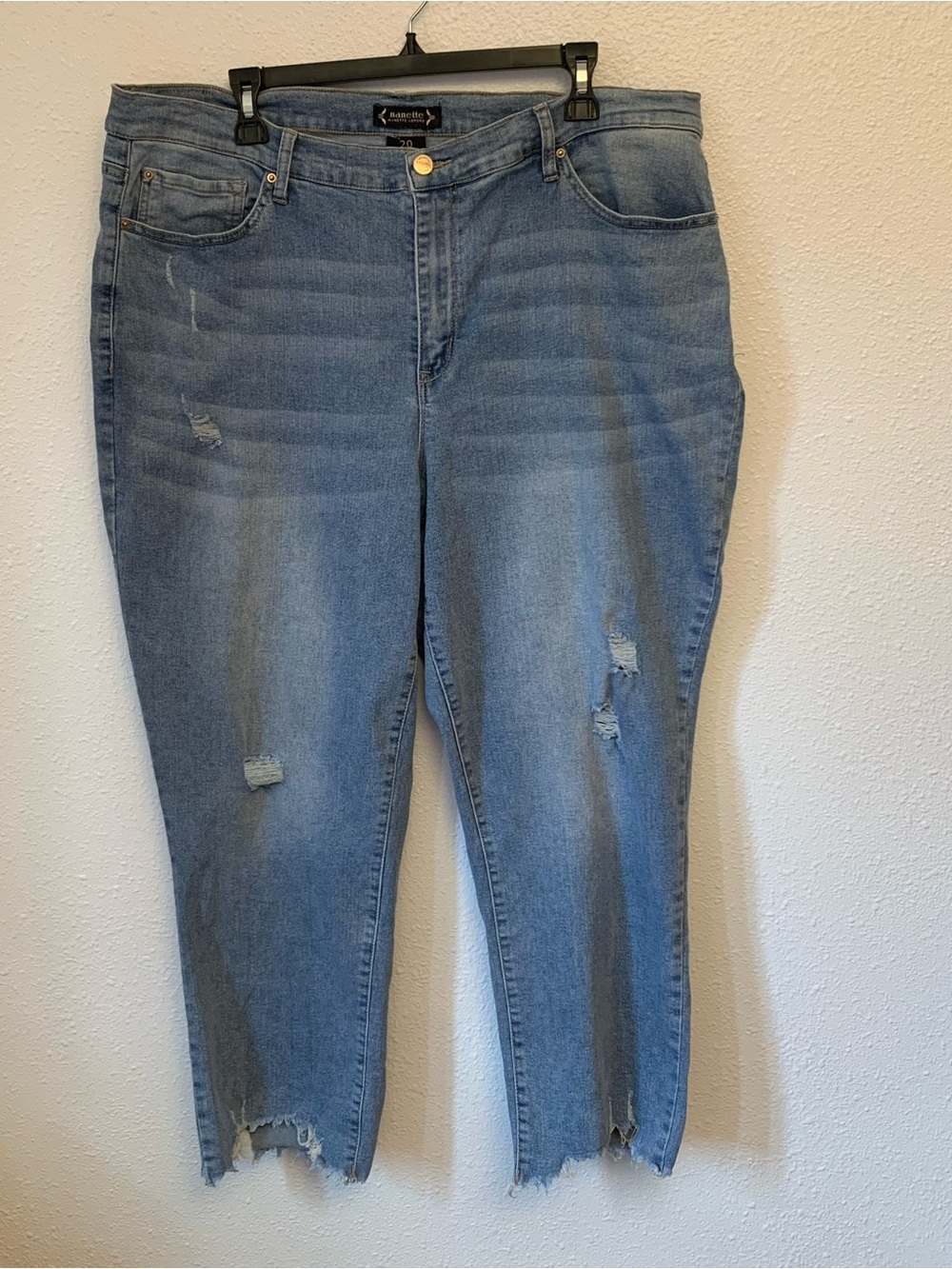 Nanette Lepore Plus Size 20 Distressed Cropped Jeans Light Wash Frayed Hem